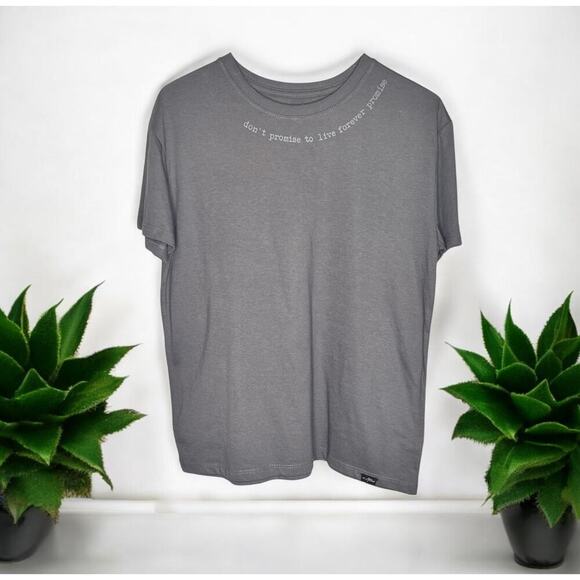 Atticus Don’t Promise To Live Forever Gray Short Sleeve Graphic Tee Size Small - Picture 1 of 9
